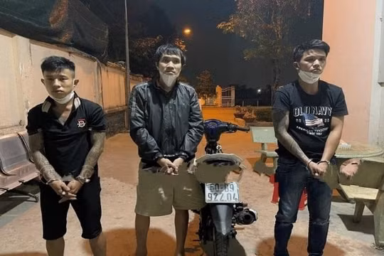 Bắt nhóm đối tượng dàn cảnh mua bán xe để cướp tài sản