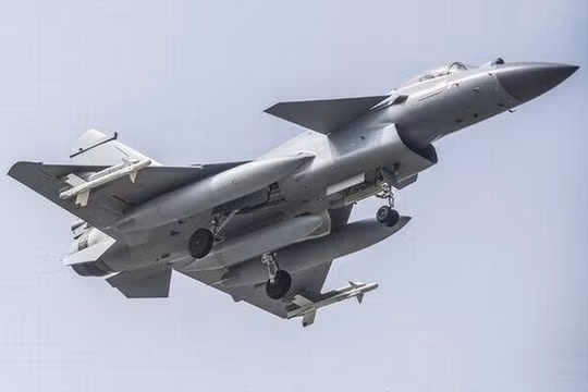 Pakistan bổ sung máy bay J-10 C thế hệ tiếp theo của Trung Quốc vào hạm đội không quân