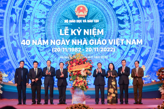 Bộ trưởng Nguyễn Kim Sơn: “Nghề giáo là nghề cho đi mà không màng nhận lại”