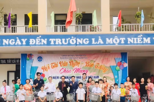 Cảm động những món quà thiết thực Ekip Trạng Nhí dành tặng thầy cô nhân dịp 20/11