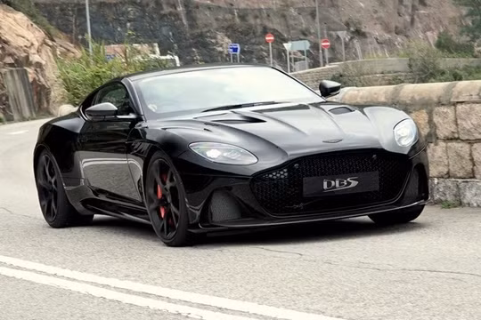 Siêu xe Aston Martin DBS Superleggera 2022 có giá 35,8 tỷ đồng