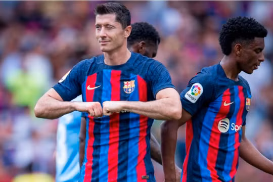 Lewandowski lập cú đúp, Barca có chiến thắng vùi dập Elche