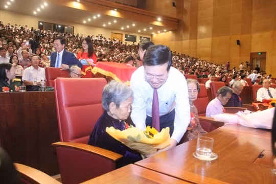Đồng chí Võ Văn Thưởng dự chương trình tri ân người có công tại Bình Định