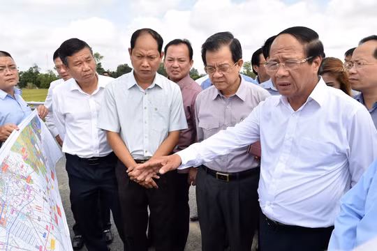 Phó Thủ tướng Lê Văn Thành kiểm tra hướng tuyến dự án cao tốc Châu Đốc-Cần Thơ-Sóc Trăng