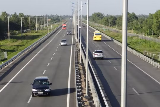 Phân cấp cho UBND cấp tỉnh thực hiện 16 dự án, dự án thành phần đường cao tốc