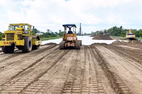 Thủ tướng chỉ đạo xử lý thông tin báo chí nêu về nguy cơ thiếu cát thi công cao tốc