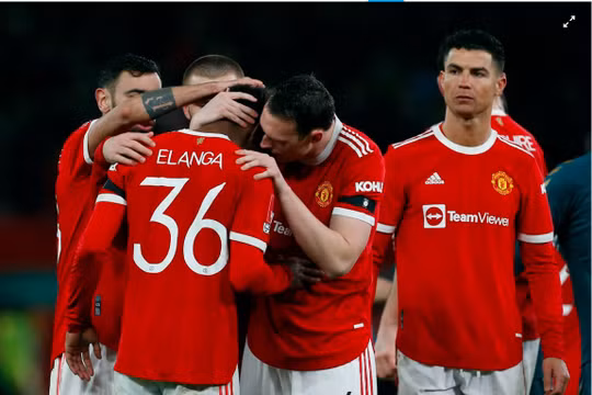 Ronaldo hỏng phạt đền lần thứ 4, Man Utd bị loại khỏi FA Cup