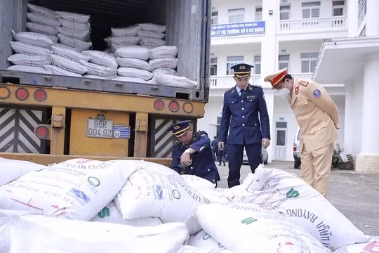 Thanh Hoá: Bắt giữ 35 tấn đường không rõ nguồn gốc