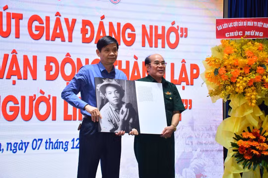 Ra mắt sách ảnh “Phút giây đáng nhớ” và thành lập CLB “Trái tim người lính Miền Tây”