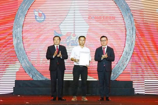 Lễ trao giải ảnh "Khoảnh khắc báo chí 2021": Đời sống xã hội được miêu tả sắc nét qua lăng kính nhiếp ảnh