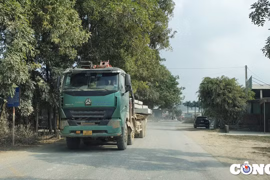 Thanh Hoá: Tăng cường lực lượng kiểm tra, xử lý phương tiện vi phạm trên quốc lộ 217