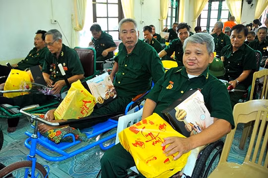 Trình Chủ tịch nước tặng quà cho người có công dịp Tết Nguyên đán 2023