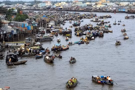 Khuyến khích phát triển giao thông vận tải đường thủy nội địa