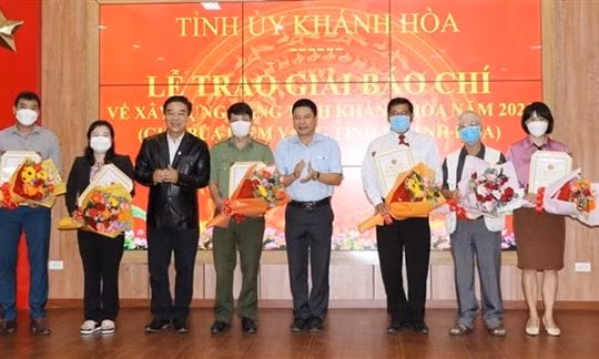 Giải báo chí về xây dựng Đảng tỉnh Khánh Hòa nhận tác phẩm đến ngày 15/9
