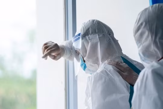 Tiêu điểm: Giữ chân nhân viên y tế - Đừng chỉ là lời nói