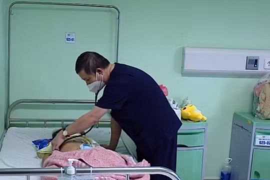 Bệnh nhi nhiễm cúm gia cầm phải nhập viện cấp cứu: Không chủ quan nhưng đừng hoang mang!