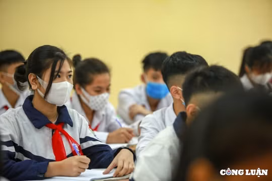 Hà Nội: Buổi học đầu tiên tại trường của học sinh ở Ba Vì sau 6 tháng học online