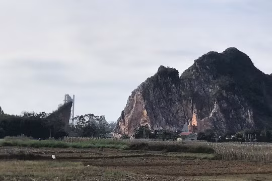 Chương Mỹ (Hà Nội): Núi đồi tan hoang vì “đá tặc”
