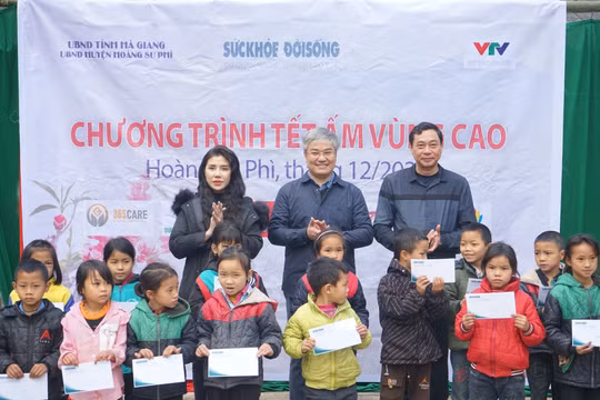 Báo Sức khỏe & Đời sống với chương trình “Tết ấm vùng cao” tại huyện Hoàng Su Phì, Hà Giang