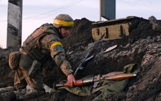 Đức quyết định viện trợ vũ khí phòng thủ cho Ukraine
