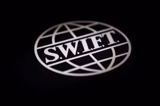 Phương Tây đưa Nga ra khỏi hệ thống ngân hàng toàn cầu SWIFT