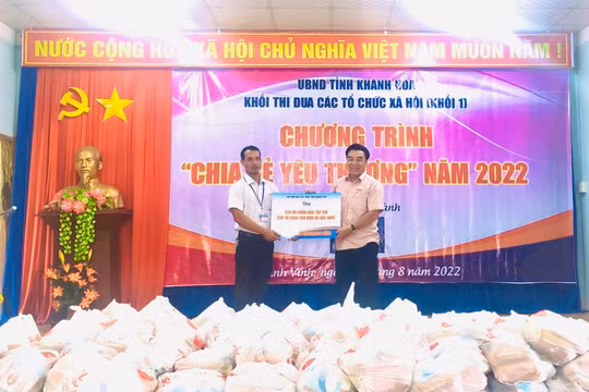 Hội Nhà báo tỉnh Khánh Hòa phối hợp tổ chức chương trình Chia sẻ yêu thương