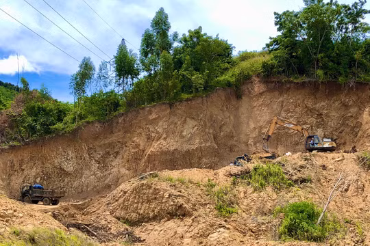 Doanh nghiệp dùng đất “lậu” san lấp công trình nhà nước ở Gia Lai: Tạm dừng thi công dự án