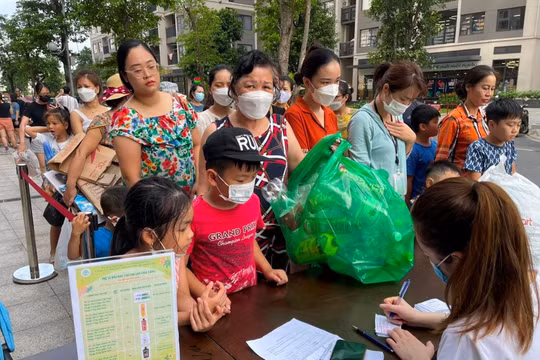 “Đổi rác lấy quà”: Lan tỏa thông điệp phân loại rác đúng cách