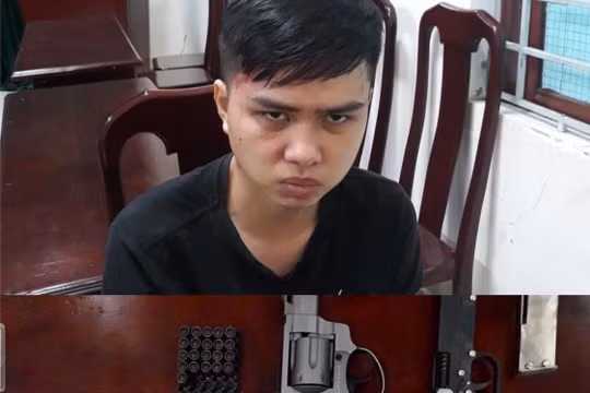 Thu giữ 4 khẩu súng và 77 viên đạn tại nhà của đối tượng tàng trữ, mua bán ma túy