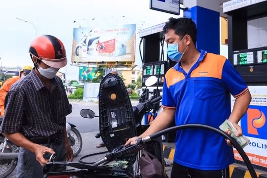 VCCI đặt vấn đề: Có nên bãi bỏ thuế tiêu thụ đặc biệt đối với xăng?
