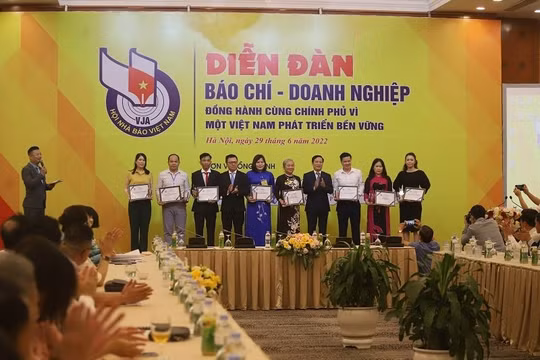 Thắt chặt mối quan hệ đồng hành giữa báo chí và doanh nghiệp vì sự phát triển bền vững của xã hội