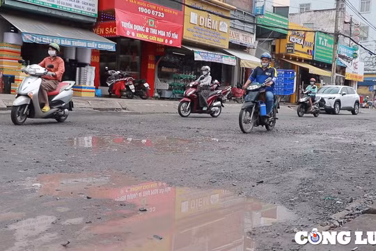 TP.HCM: Đường Võ Văn Ngân nham nhở sỏi đá, ổ gà sau khi tháo lô cốt