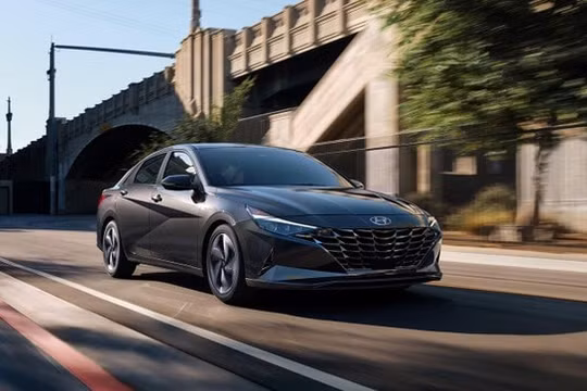 Hyundai triệu hồi xe Elantra do lỗi túi khí