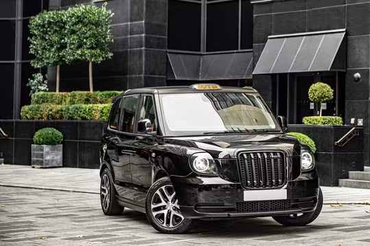 Taxi hạng sang có giá đắt ngang BMW X5