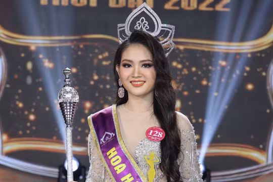 Nữ sinh 18 tuổi quê Nghệ An đăng quang Miss Viet Nam Era 2022