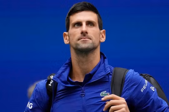 Djokovic lên máy bay rời Australia