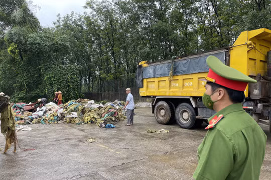 Thừa Thiên Huế: Bắt quả tang công ty cao su xả thải gây ô nhiễm môi trường