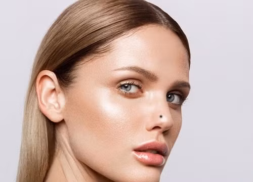Nốt ruồi ở mũi ở nam và nữ có ý nghĩa gì? Tốt hay xấu?