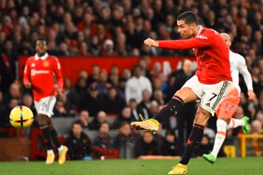 MU áp sát top 4 Ngoại hạng Anh mùa này