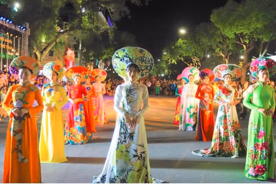 Lễ hội Áo dài du lịch Hà Nội năm 2022 diễn ra vào đầu tháng 12