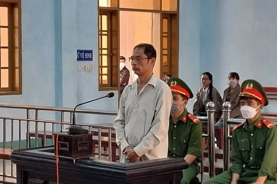 Người đàn ông 51 tuổi lĩnh tám năm tù vì buôn bán hàng cấm