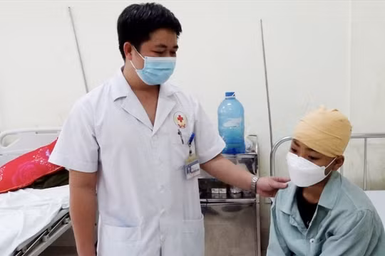 Thái Nguyên: Cô giáo giật tóc học sinh bị cho thôi việc
