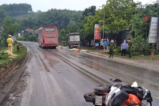 Tuyên Quang: Va chạm trên quốc lộ 2, 2 người ngồi trên xe máy tử vong