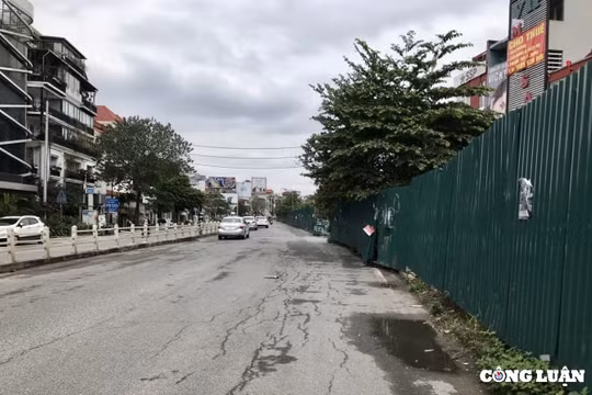 Thi công cầu vượt nút giao An Dương - Thanh Niên giai đoạn 2, người dân đi thế nào?