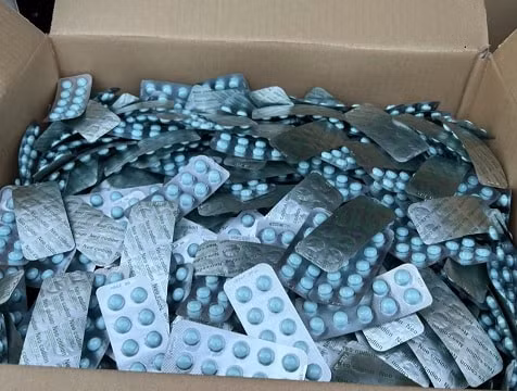CSGT TP. HCM phối hợp chặn bắt xe chở thuốc tân dược giả