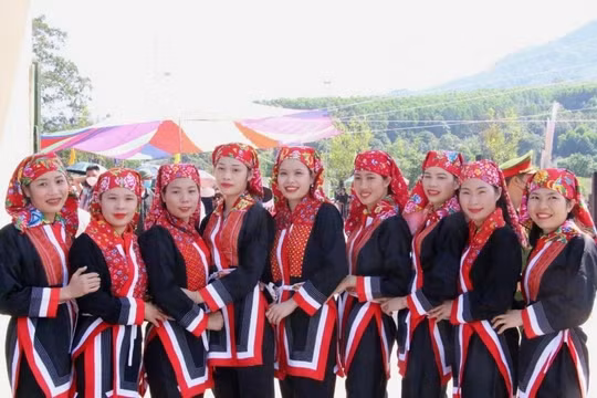 Bình Liêu tổ chức cuộc thi “Người trình diễn trang phục dân tộc đẹp nhất”