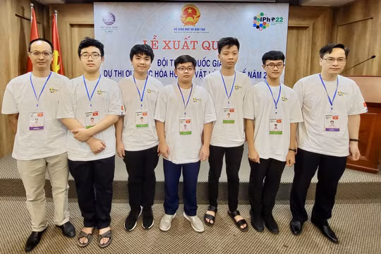 Đoàn học sinh Việt Nam đứng thứ 5 trong kỳ thi Olympic Vật lí Quốc tế