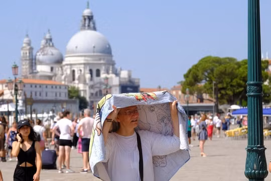 Hàng trăm người chết khi nắng nóng bao trùm châu Âu