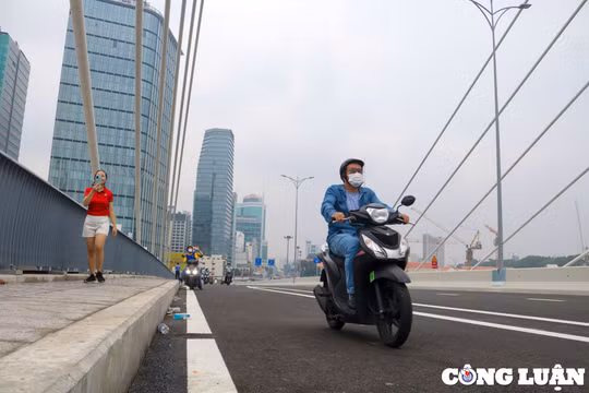 Ngày đầu đi học, đi làm bằng cầu Thủ Thiêm 2: Người dân TP. HCM vui mừng vì hết sợ trễ giờ