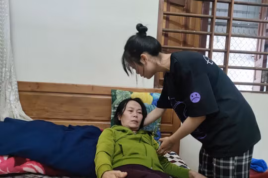 Gia Lai: Cô bé 14 tuổi trở thành trụ cột gia đình nuôi em nhỏ, chăm mẹ bại liệt